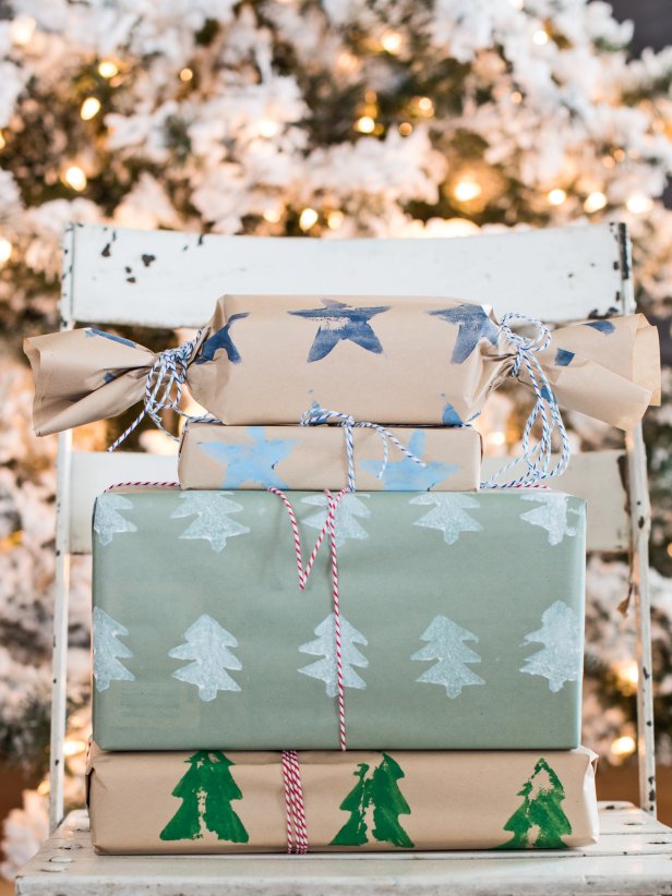 Instead of purchasing a roll of wrapping paper at the store, bring your kids around the table to make custom hand stamped paper with potatoes and paint. This old school craft project is still a great way to get kids involved in the season of giving.