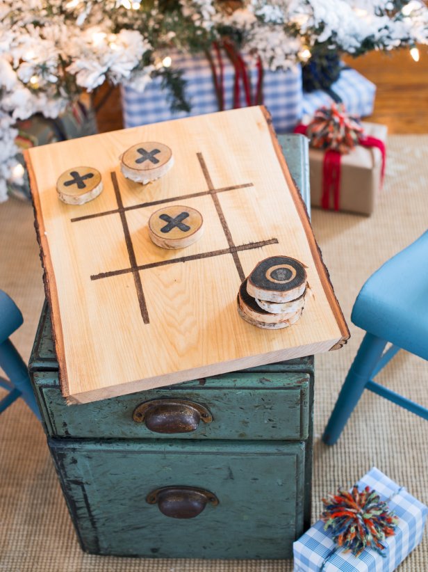 With family gathered for the holiday festivities, it's the perfect time to pull out board games. This handmade wood tic-tac-toe set would make a great addition and could become a holiday tradition.
