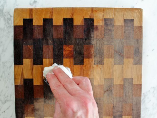 How To Re And Maintain A Wood Cutting Board Or Butcher Block - Diy Wood Cutting Board Conditioner