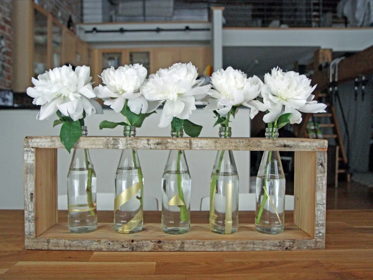 How to Make a Glass Bottle Centerpiece | HGTV, image size:1280x961