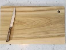 Use a piece of poplar wood to make a cutting board for the chef in your life.