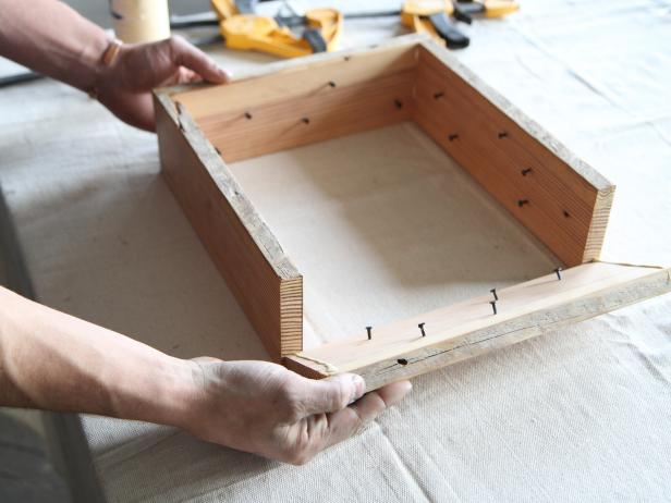 Create a box with the four planks, lining up the ends of the two planks without glue along the edge of the planks with the glue.