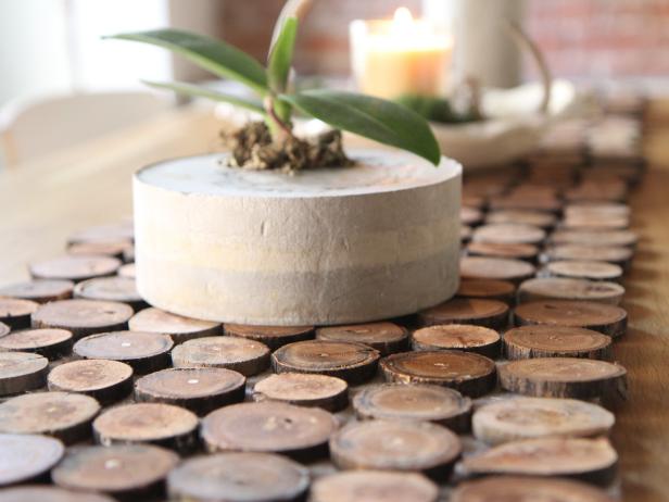 This rustic table runner is made with wood slices from a branch you can find in your own backyard.