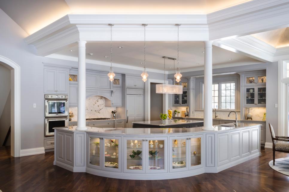 French Country Kitchen With Open Plan, Kitchen Island With Pillars