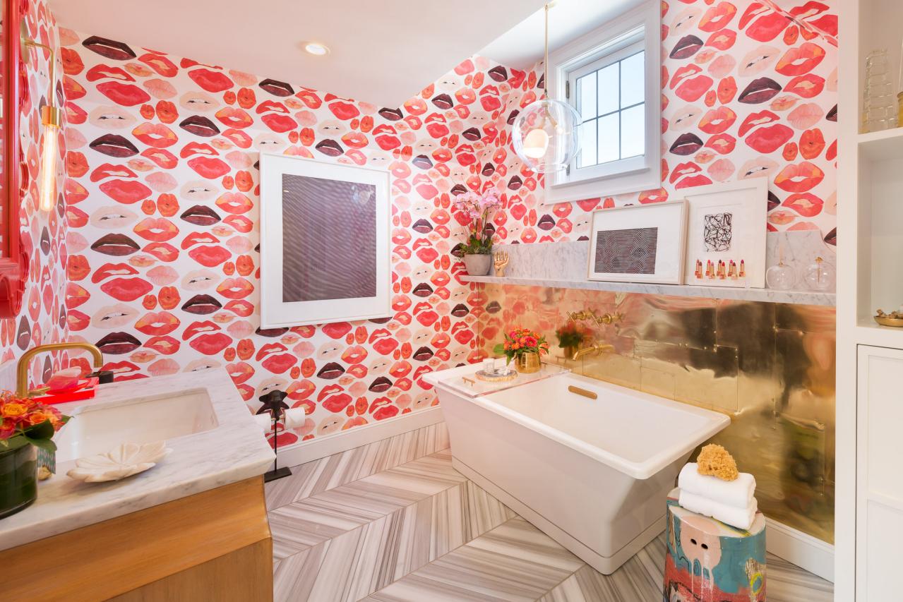 15 Beautiful Reasons to Wallpaper Your Bathroom | HGTV's Decorating