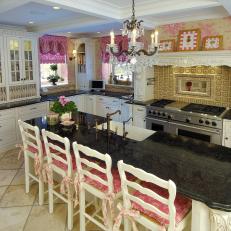 Spacious Shabby Chic Kitchen with Elegant Feel 