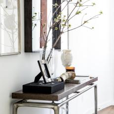 Contemporary Entryway Table With Stylish Decor