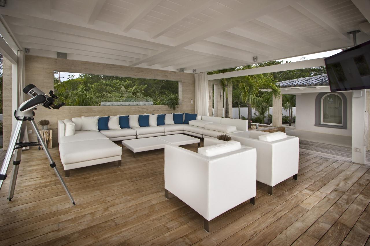 Modern Outdoor Lounge With White Leather Sectional Modern