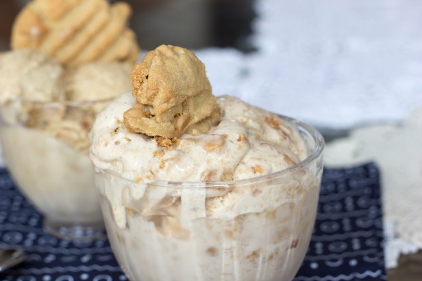 peanut butter ice cream in bowls