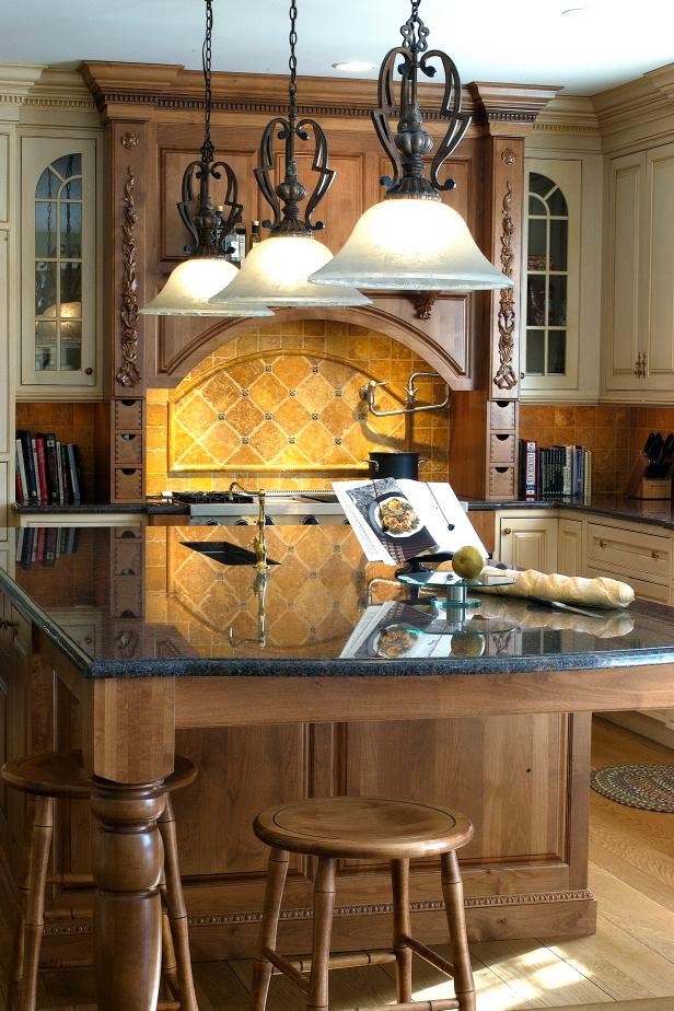 Traditional Kitchen With Island, Pendant Lights & Stove Surround