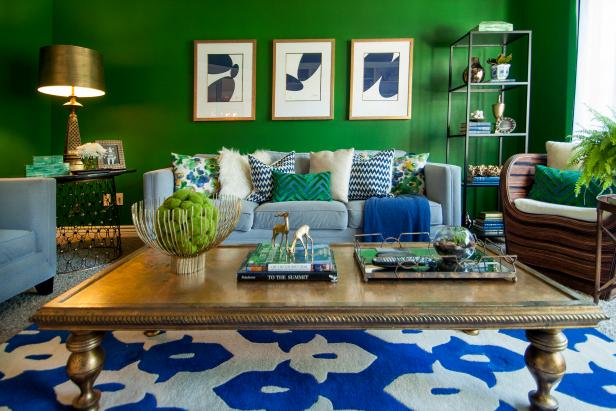 Kelly Green Room With Blue and White Rug