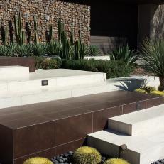 Natural Hues Bring the Desert Landscape to Life in Southwestern Front Yard