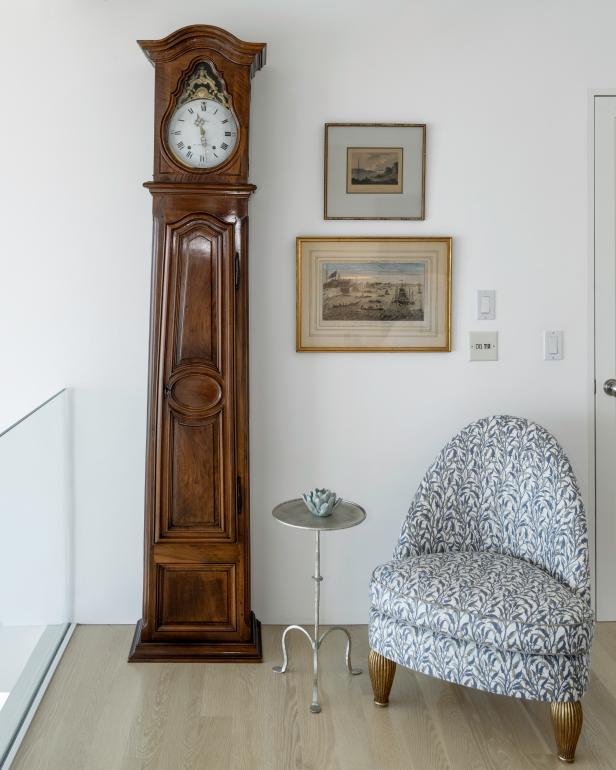 Download Beach House Sitting Area Featuring Grandfather Clock and ...