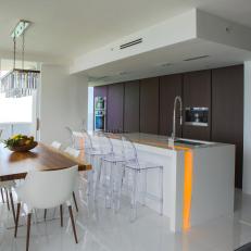 Contemporary Eat-in Kitchen