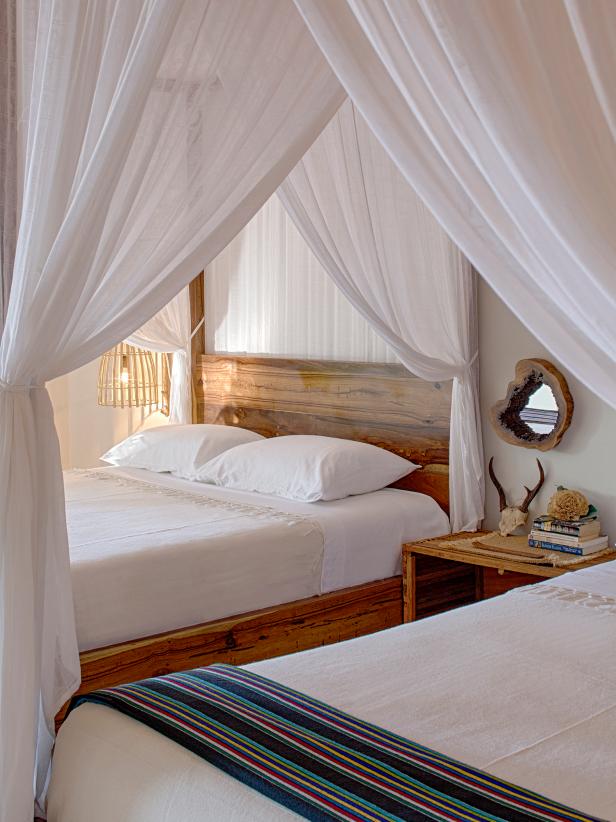 Canopy Beds With White Curtains