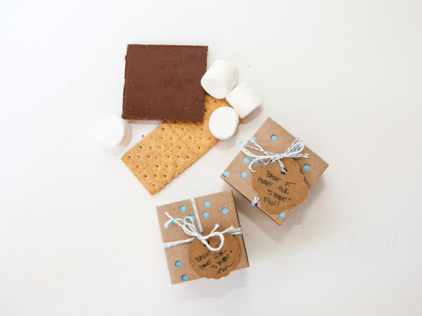Help guests have s'more fun even after the party ends by gifting them with snacks of nostalgia as a nod to one of summer's most popular activities: traditional campfires!