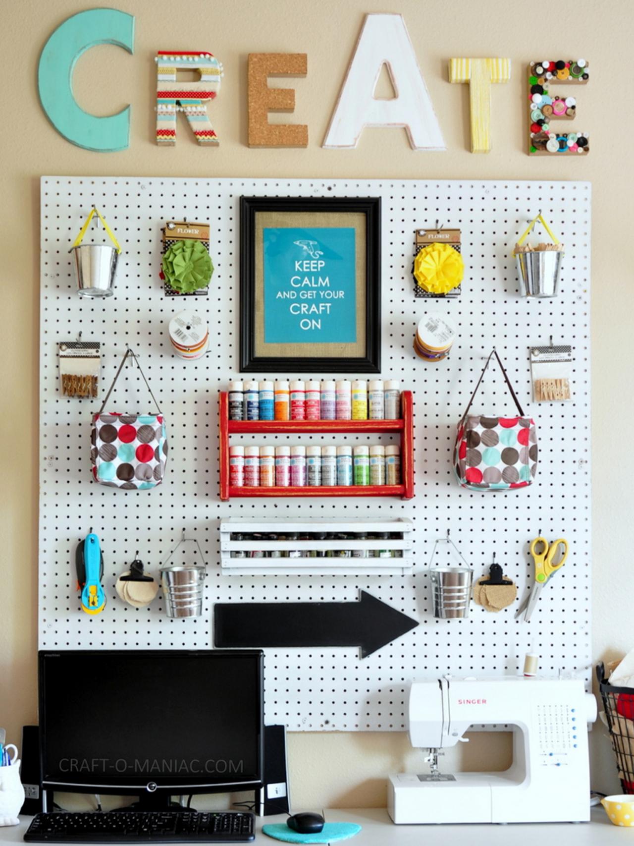 Art And Craft Ideas For Room Decoration - 10 Home Decorating Craft Ideas - LatestFashionTips.com / The work space/craft room of pennsylvania newlywed jess mauras (shown here with husband joe) was a pile of stress and ribbons, devoid of inspiration—and, for that matter, shelving.