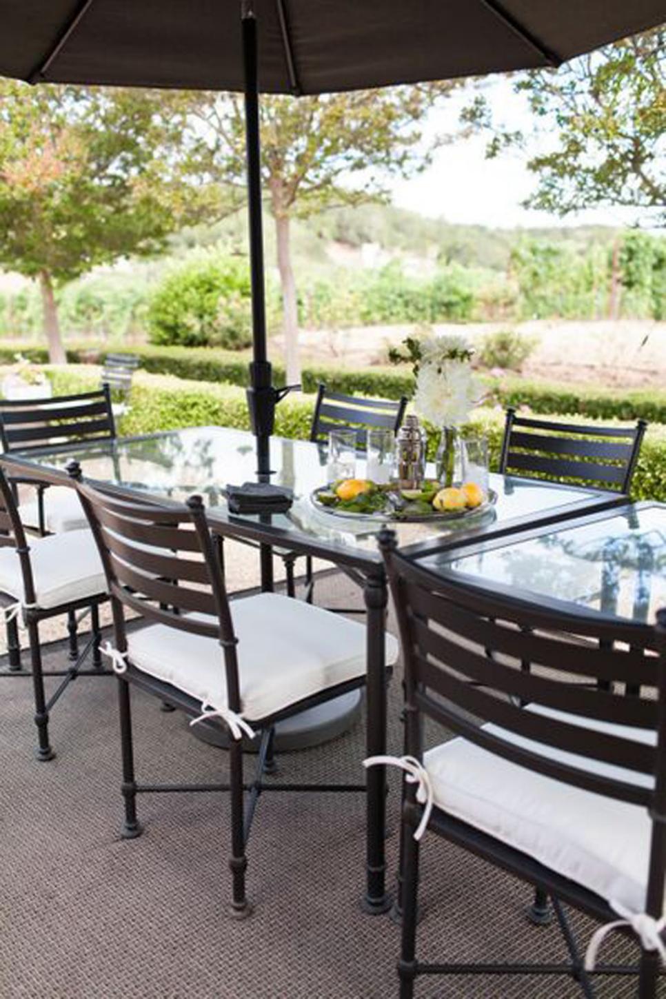 Outdoor Dining Table Seats Eight | HGTV