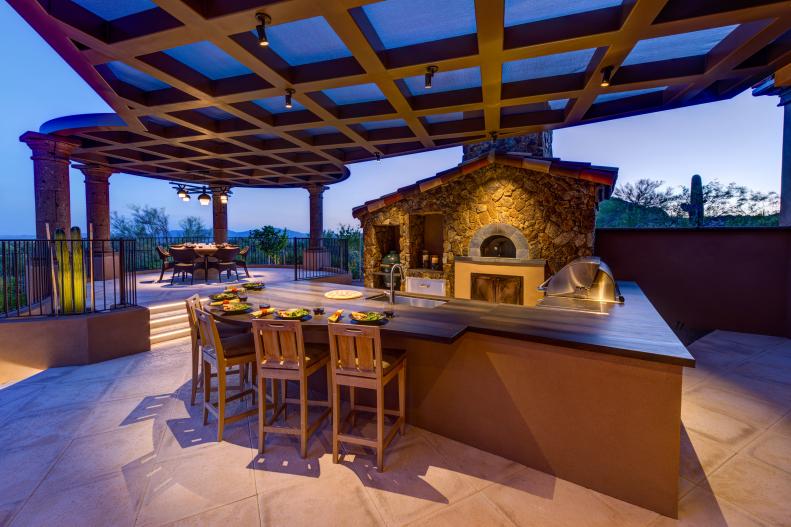 Contemporary Outdoor Kitchen With Pizza Oven & Bar Seating