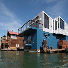 Modern Floating House: View From the Water