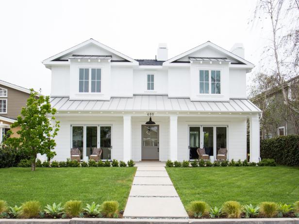 Modern White Farmhouse in Newport Beach