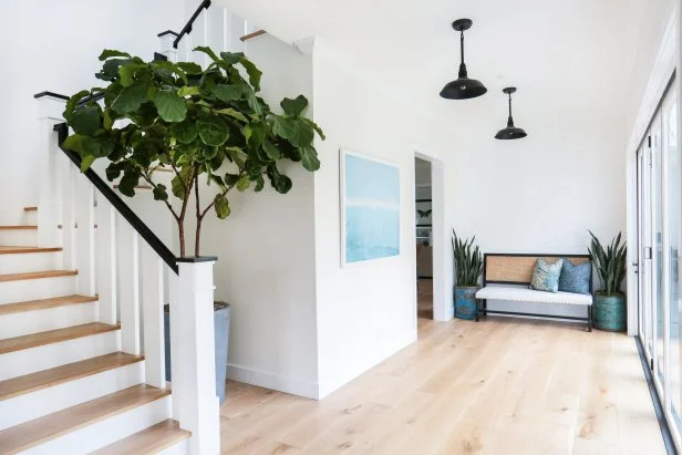 How to Decorate Your Stair Entryway: Creative Ideas