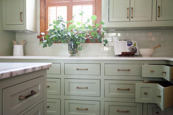 Green Cottage Kitchen with Corner Drawers 
