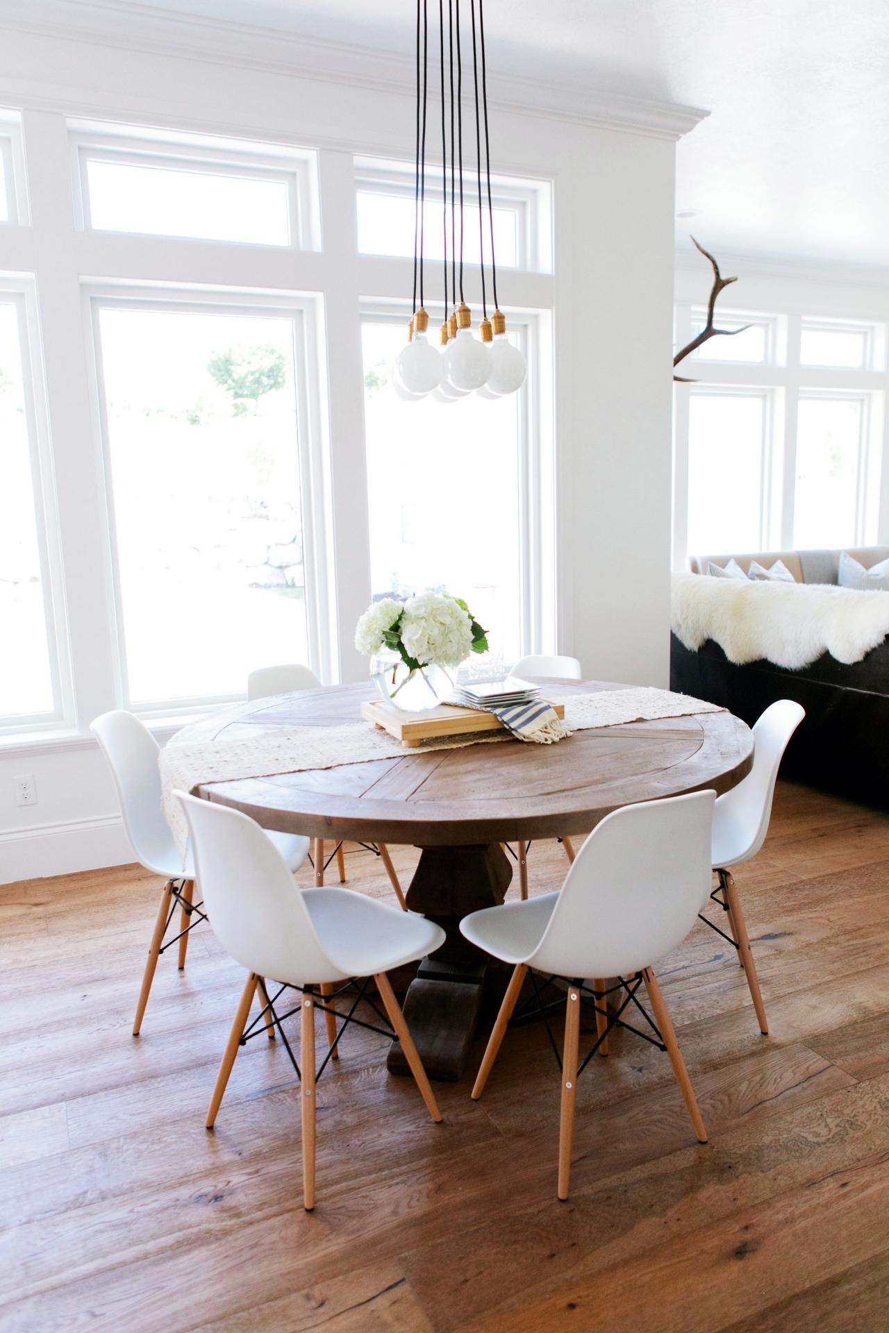 Eat-in Kitchen With Rustic Round Table, Midcentury Chairs ...