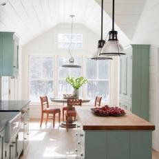 White Cottage Kitchen With Breakfast Nook