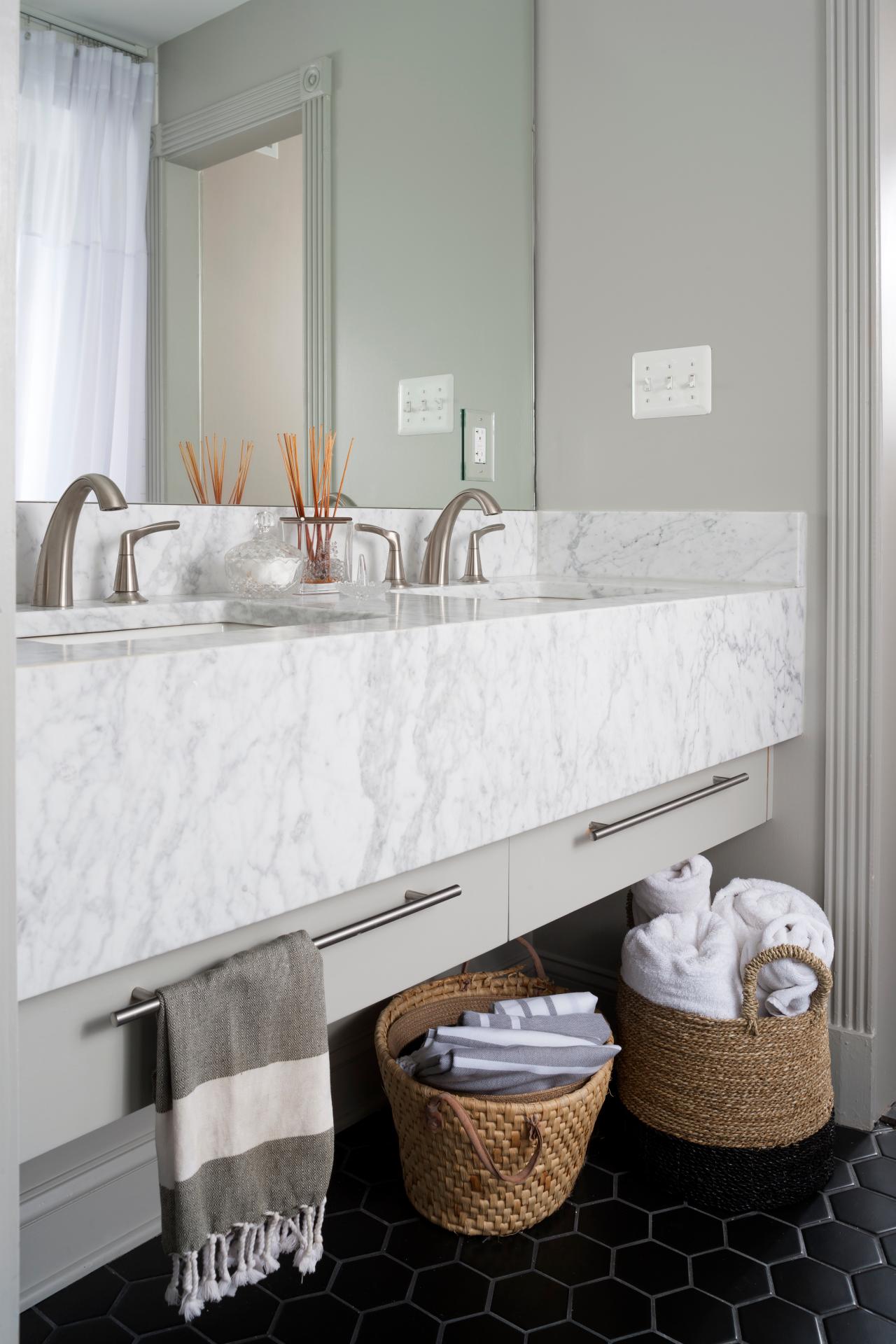 Marble Bathrooms We Re Swooning Over Hgtv S Decorating Design Blog Hgtv