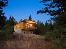Elevated Cabin Boasts Modern Design