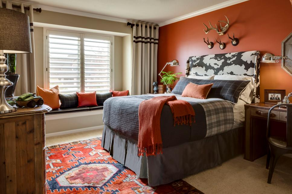 boy's rustic nature-inspired bedroom with antlers | 2015