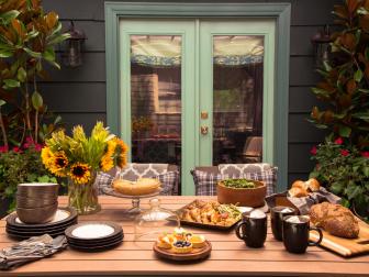 Outdoor Dining Table Set With Fall-Inspired Tablescape