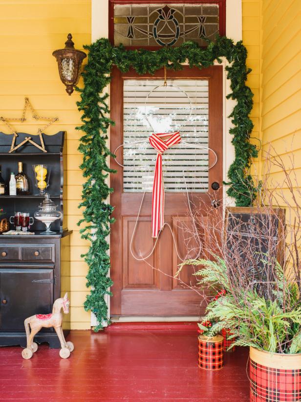 20 Easy Front Door Christmas Decorating Ideas Hgtv