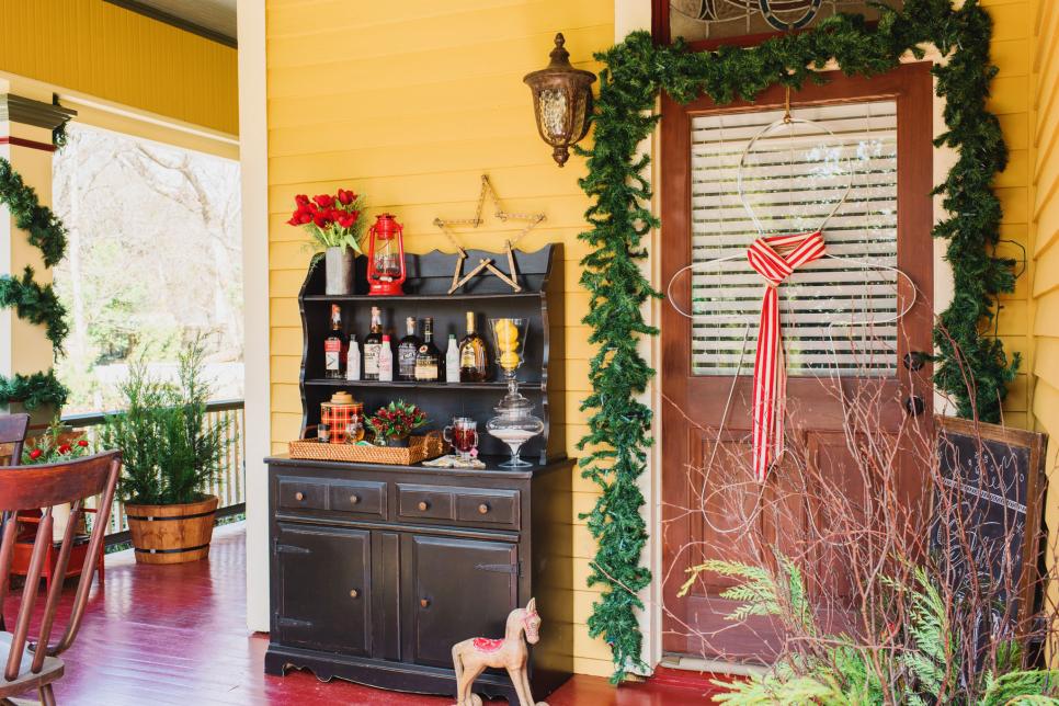 Vintage And Country Holiday Decor For A Front Porch Hgtv - Vintage Home Interior Christmas Decorations