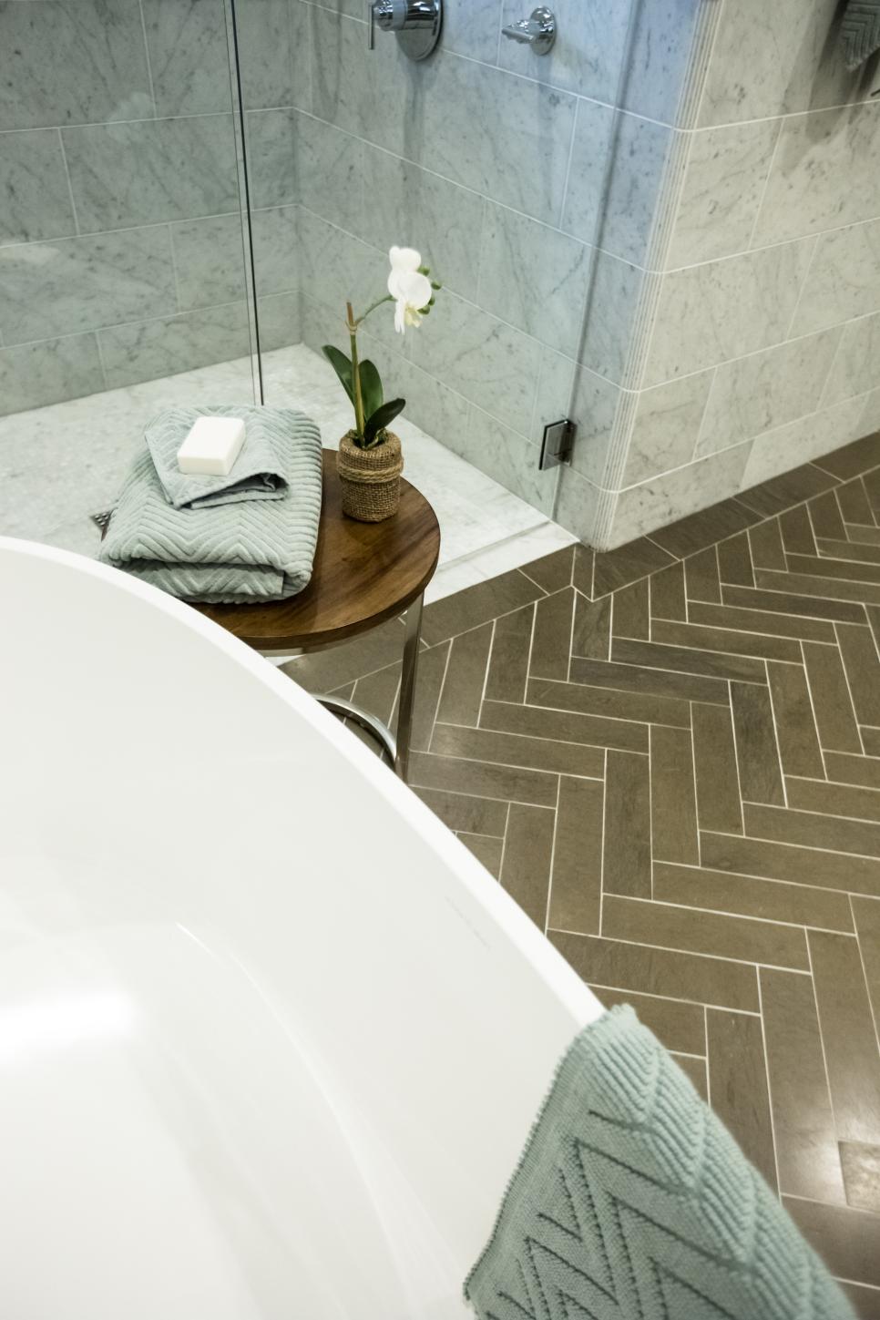 Herringbone Tiles Bathroom 2535