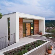 Rooftop-Level Entry Boasts Cool, Contemporary Design