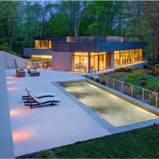 Private Modern Home With Beautiful River Views