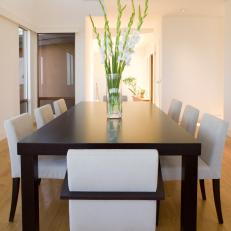 Light-Filled Modern Dining Room With Sleek Dining Set