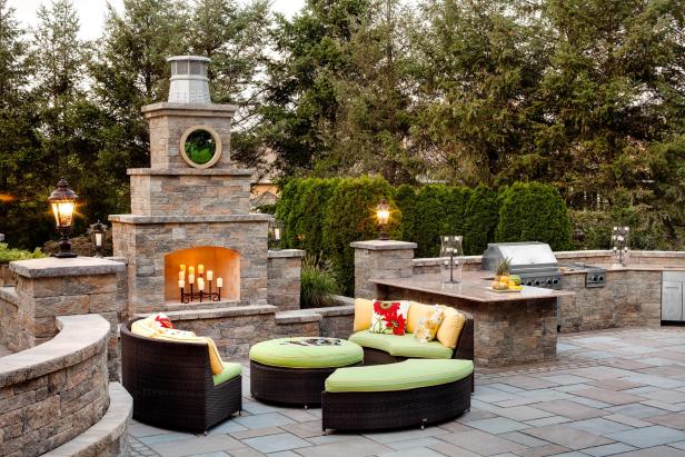 10 Gorgeous Backyard Kitchen Designs, How Much Does It Cost To Build A Fireplace Outdoors