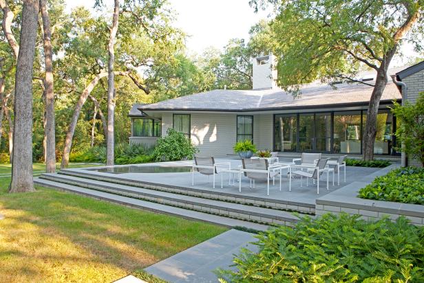 A Serene, Contemporary Backyard Terrace