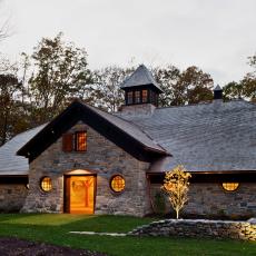 Carriage House Resembles Historic Barn