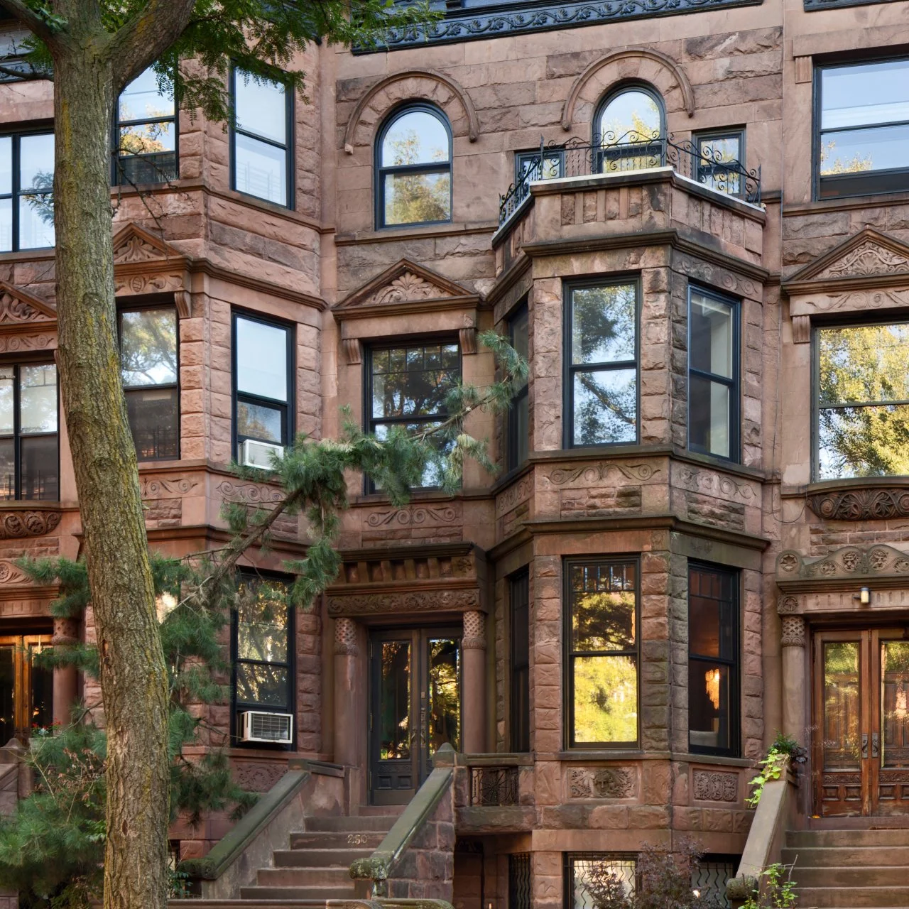 Brooklyn Townhouse with Impressive Entry | HGTV, image size:1280x1280