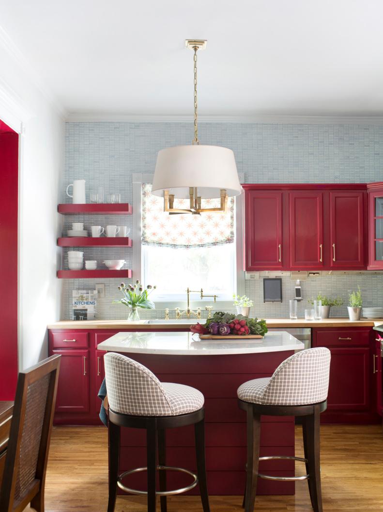 Pendant Light Above Kitchen Island With Upholstered Barstools