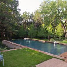 Negative-Edge Pool Blends Nature With Modern