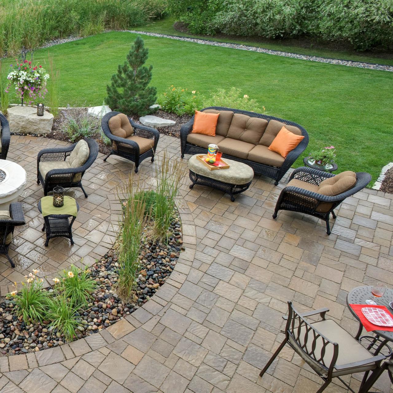 How to Clean Pavers (Patio, Concrete): A Complete Guide