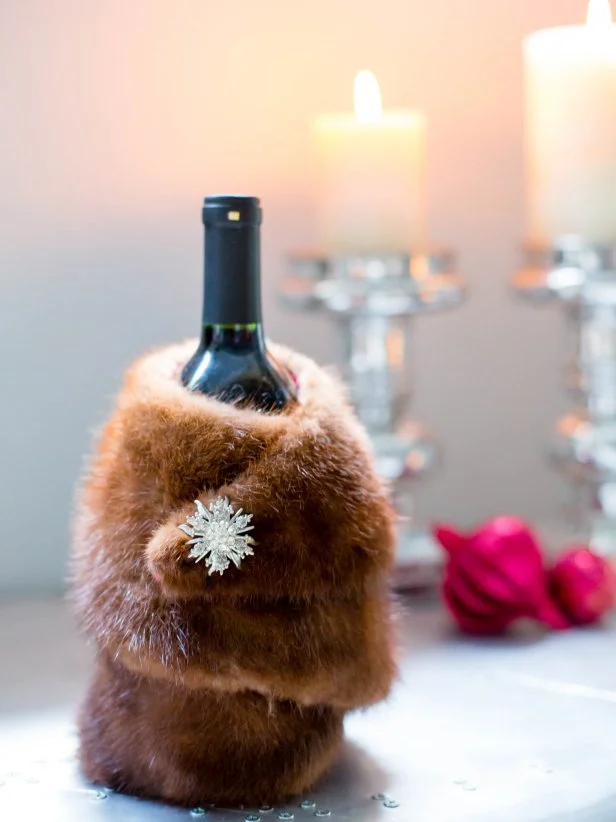 How to Wrap a Wine Glass for a Gift: Stunning Ideas Made Easy