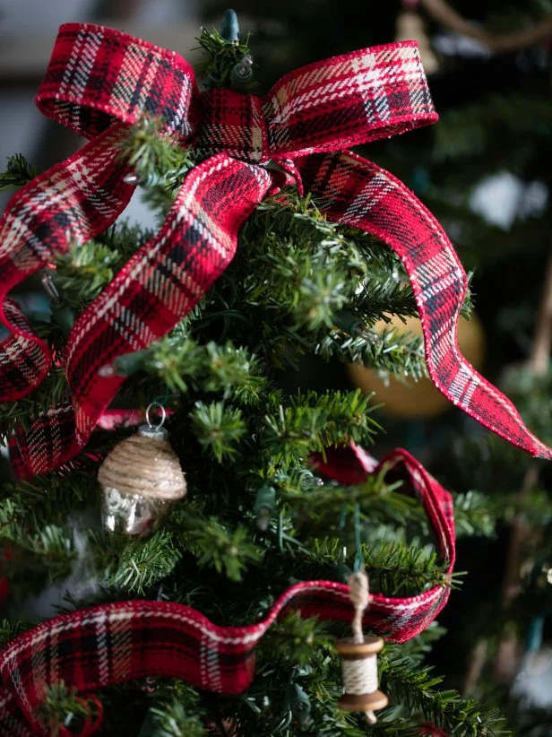How to Decorate Christmas Tree With Ribbon: Stunning & Easy Tips
