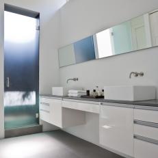 Floating Double Vanity in White, Modern Bathroom 