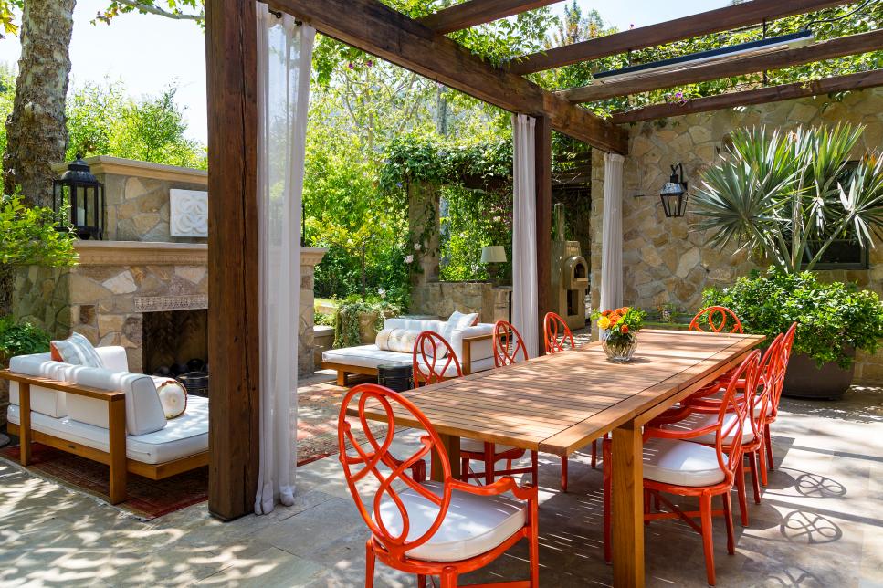 Outdoor Dining Area With Statement Chairs